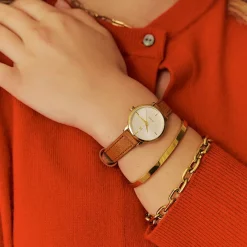 Women MVMT Round|Shop All^Avenue II