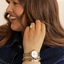 Women MVMT Round|Shop All^Avenue II