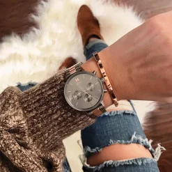 Women MVMT Round|Shop All^Nova