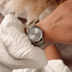 Women MVMT Round|Shop All^Rise Boyfriend